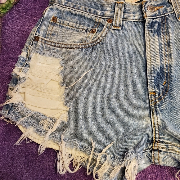 Vintage Levi's high rise distressed cutoff shorts - Picture 7 of 15